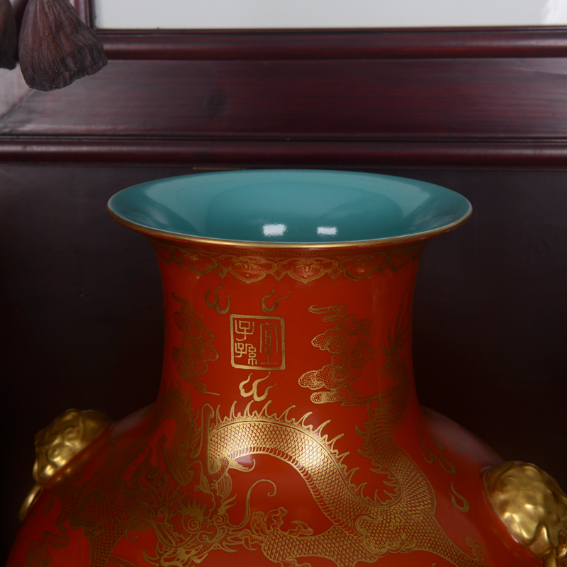 Jingdezhen ceramics ocean 's high - end antique red see colour to the reign of qianlong vase household adornment process sitting room furnishing articles