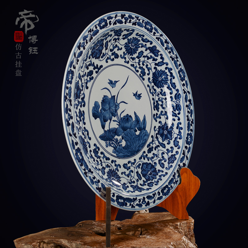 Jingdezhen ceramic decoration plate sit plate hanging dish hand - made archaize porcelain crafts are blue and white lotus lotus pond moonlight