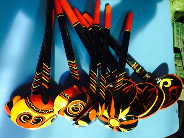 彝族漆器---彝族天然三色土漆手绘木勺汤勺汤匙美观实用一只价格