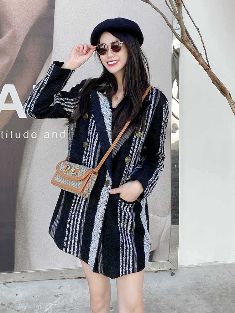 Black and white mixed color weave jacquard stripe plus suede thickened suit fur coat female Korean version casual short wool coat