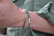 Spot BRANCO X KNAPSACK joint section Merit Artisanal Natural Green Pine Stone Bracelet Red White Textured Stone