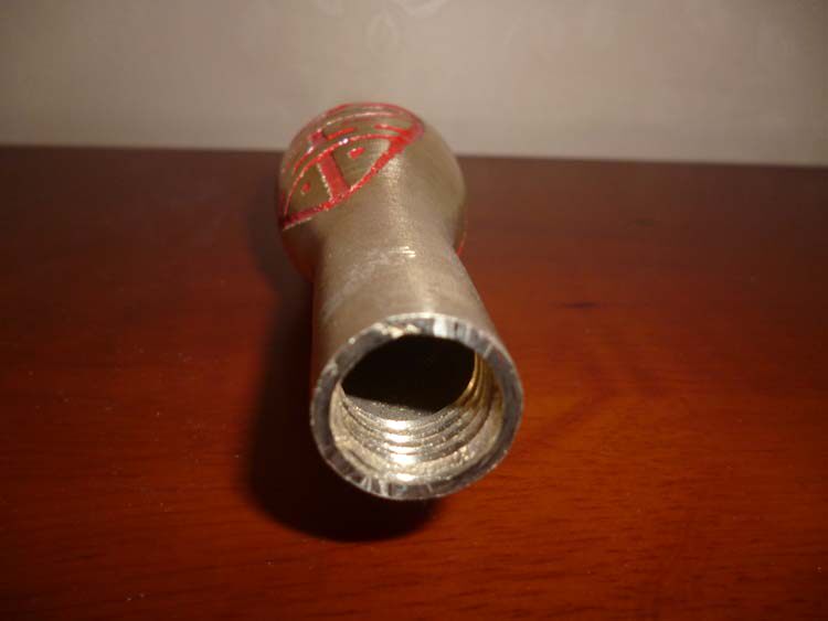 然后经过车床加工,上面的车刀痕清晰可见,纯铜的颜色非常明显哦!