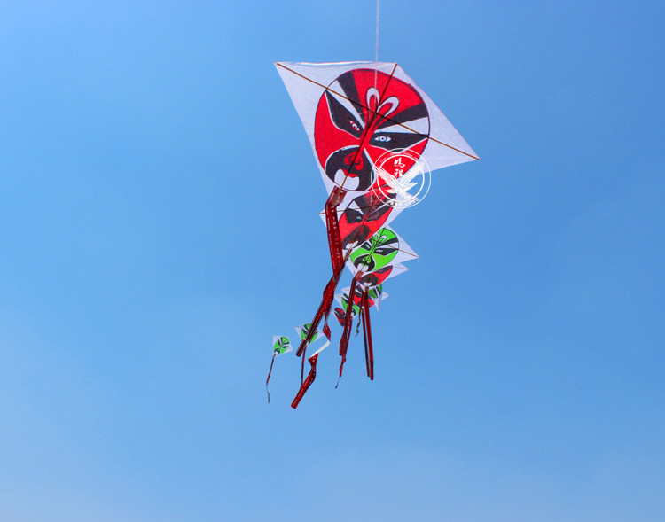 潍坊喜洋洋儿童串子风筝批发 长串脸谱风筝 好飞 多图案 送线板