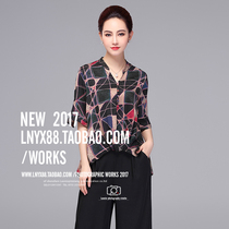 Taobao photography clothing shooting womens middle-aged and elderly silk dress cheongsam Net model photo Amoy girl