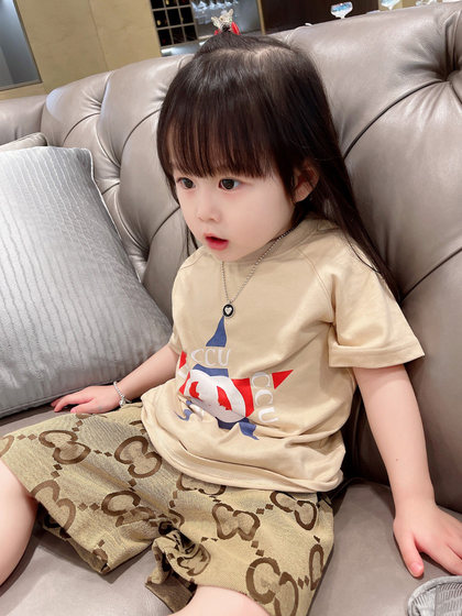 Children's clothing boys and girls short-sleeved T-shirts summer clothing five-pointed star prints small medium-large children pure cotton boys and girls tops trendy T-shirts
Children's clothing boys and girls short-sleeved T-shirts summer clothing five-pointed star prints small medium-large children pure cotton boys and girls tops trendy T-shirts