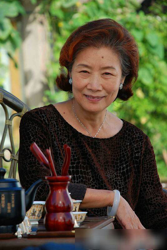 74岁获影后,与丈夫分居11年到白头.