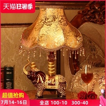 European bedside lamp Bedroom decoration table lamp Resin Classical study Living room lamp Vintage Wedding creative Elephant lamp