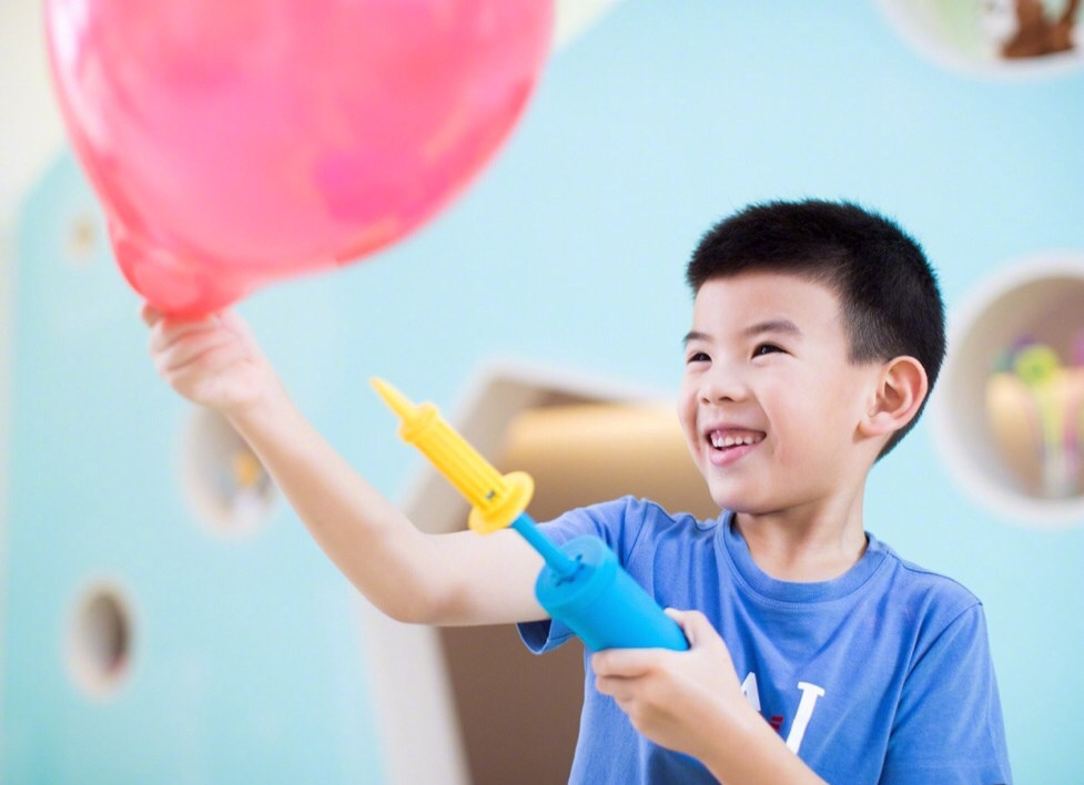 刘涛儿子近照,帅气十足.