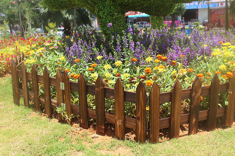 花园碳化木栅栏 实木篱笆 花坛木质围栏 花草围栏 庭院装饰2米