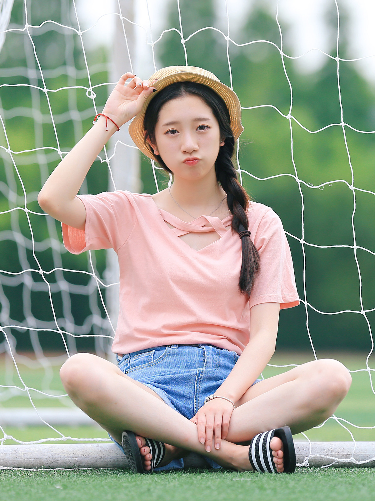 带来丝丝甜美气息,超级透气清爽的面料,看似简单,却尽显青春活泼