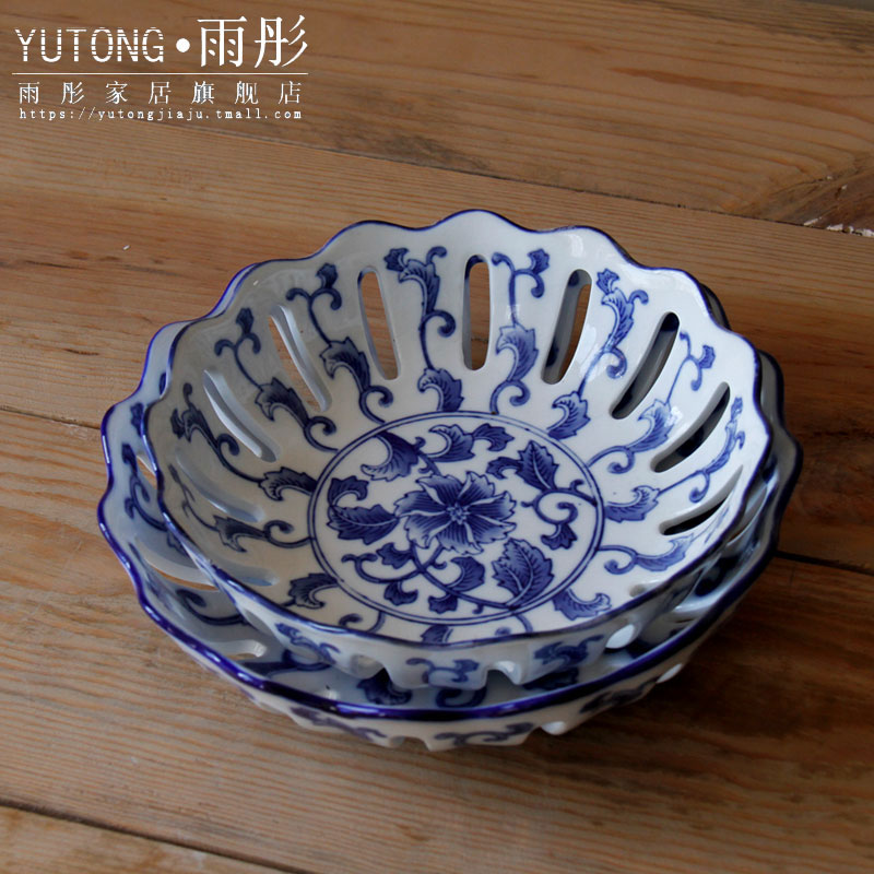 Jingdezhen ceramic hollow circular blue and white porcelain candy fruit bowl large living room home decoration home furnishing articles