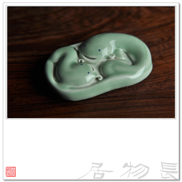 Offered home - cooked at taste, green glaze program catfish book town jingdezhen ceramics by hand paperweight paper weight four treasures of the study calligraphy supplies