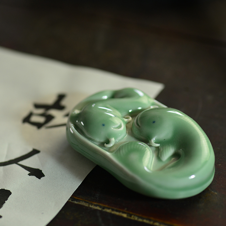 Offered home - cooked at taste, green glaze program catfish book town jingdezhen ceramics by hand paperweight paper weight four treasures of the study calligraphy supplies