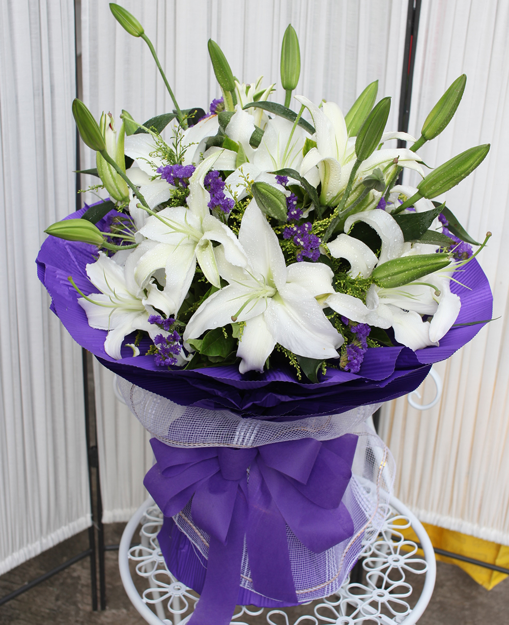 9枝多头百合花束同城订花上海天津花都苏州徐州武汉成都鲜花速递