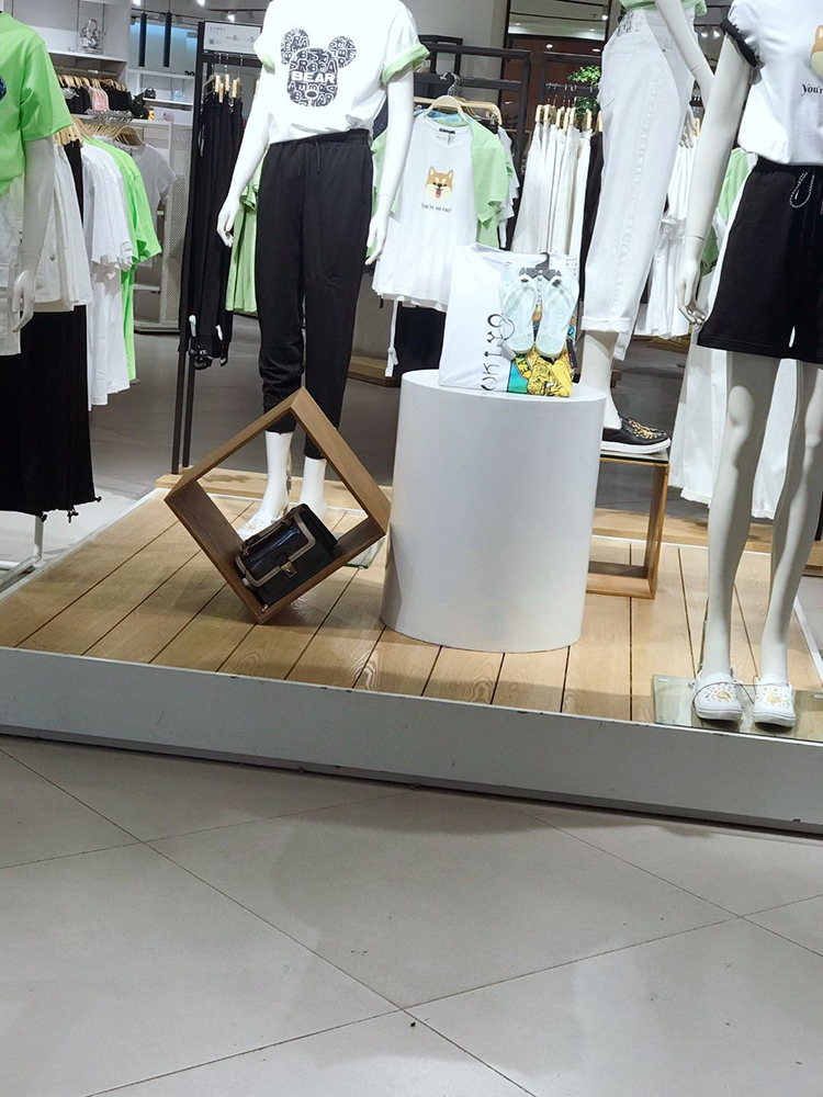 烤漆网红直播婚纱服装店站台圆形地台橱窗模特产品展台流水展示台