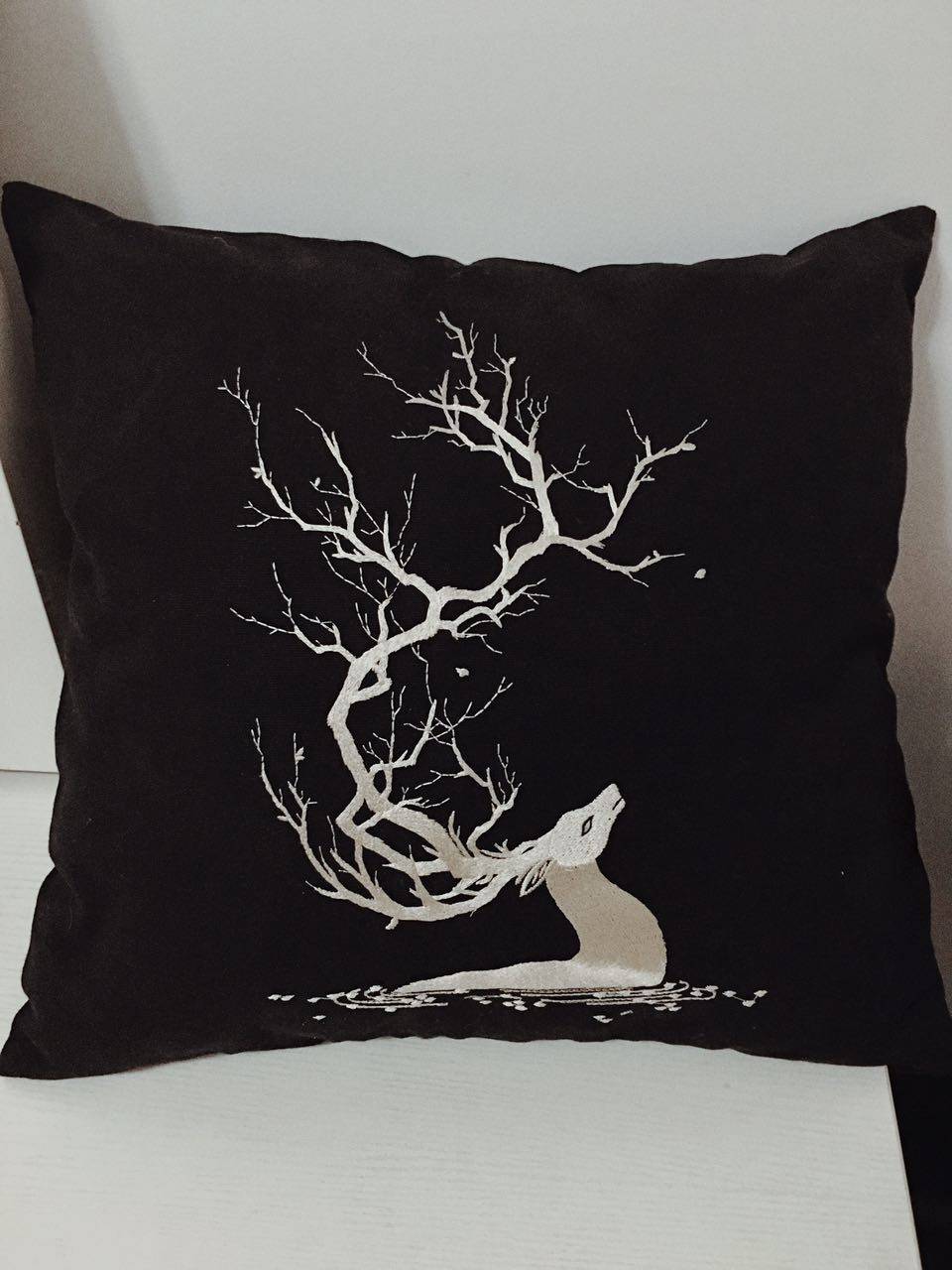 鹿绣花 抱枕 【现货当天发货】【买抱枕送内胆】