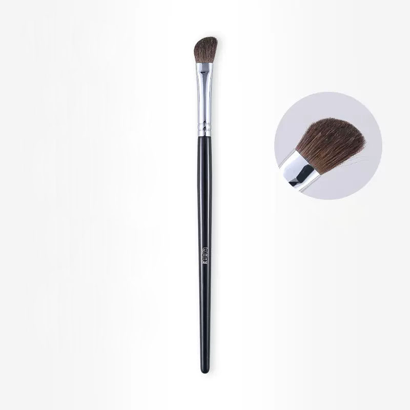 首单签到雨沫萱斜角鼻影高光化妆刷