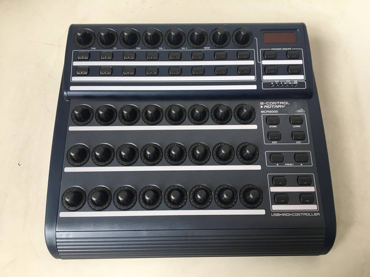 百灵达 bca2000 midi 控制器