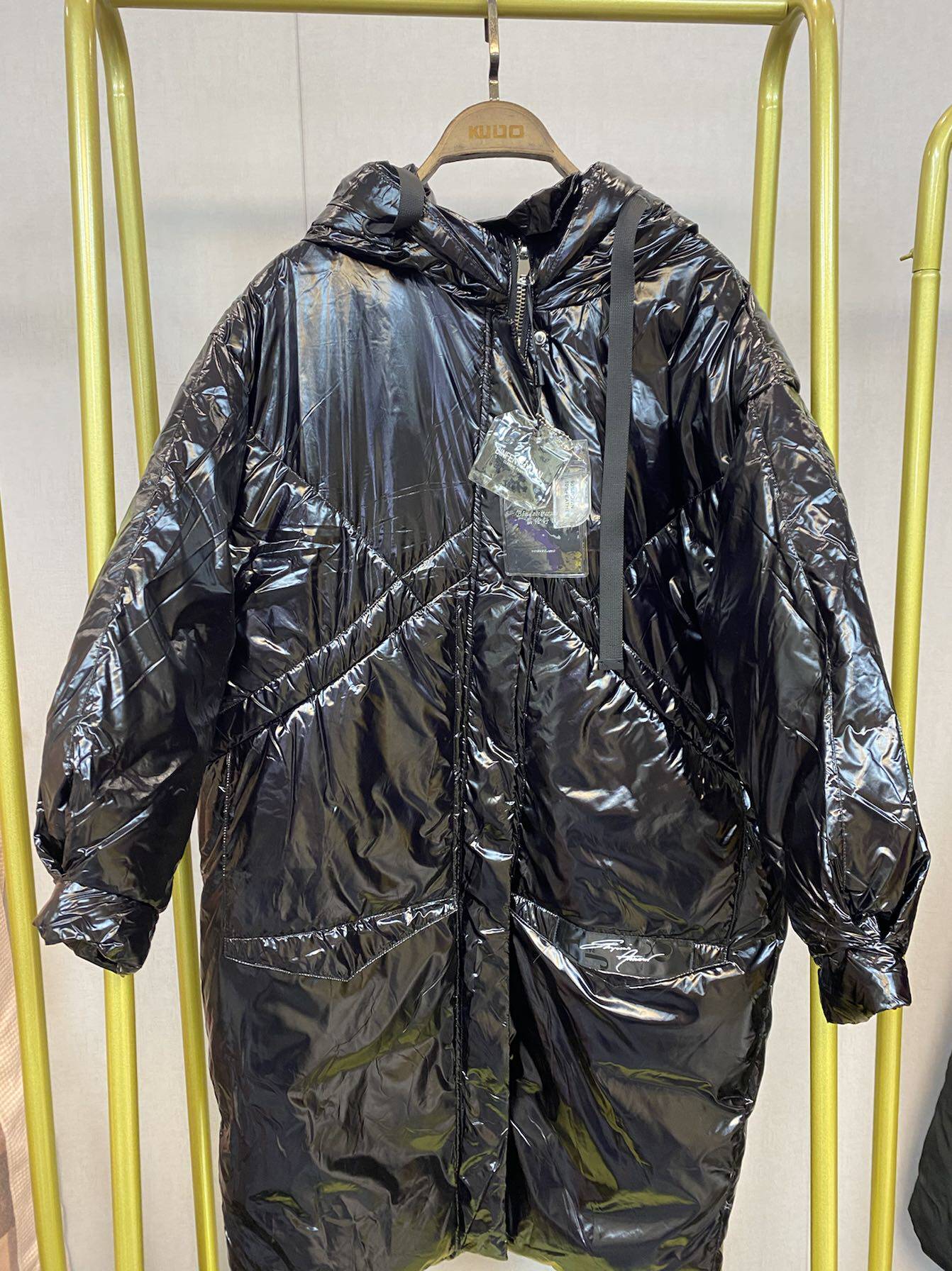 黑色亮面炫彩镭射90绒羽绒服女冬中长款过膝韩版宽松免洗羽绒服潮