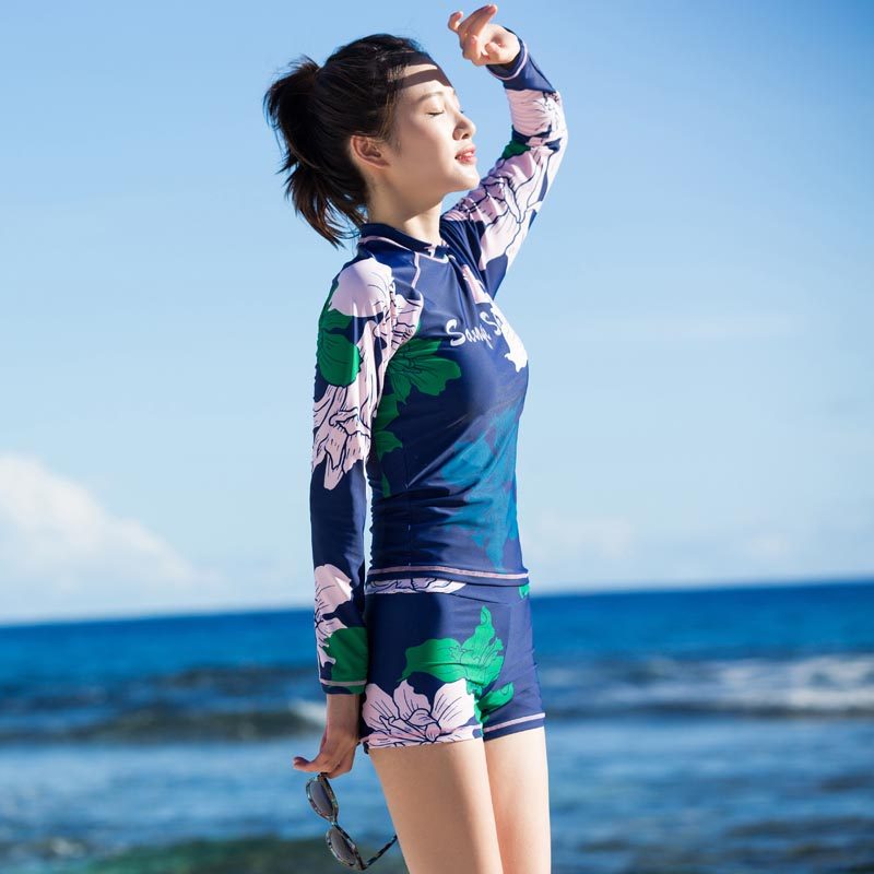 泳衣保守一点,不露也很性感