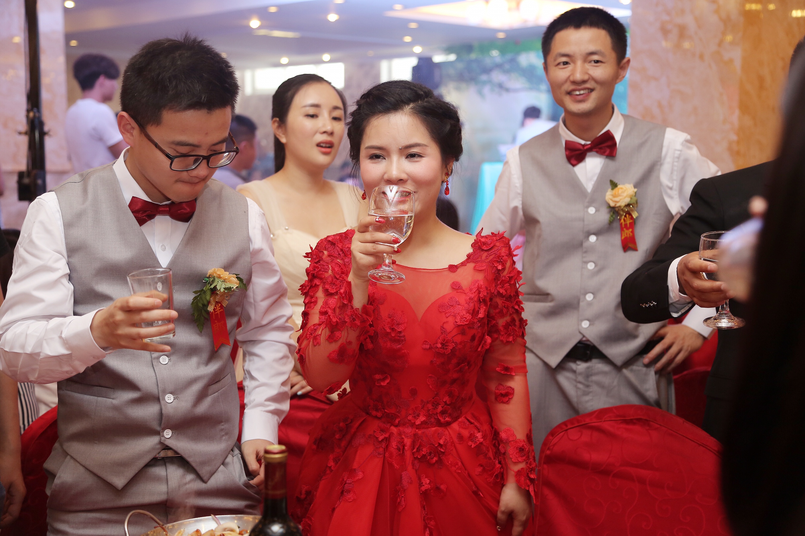 结婚季,准新娘的敬酒服选对了吗