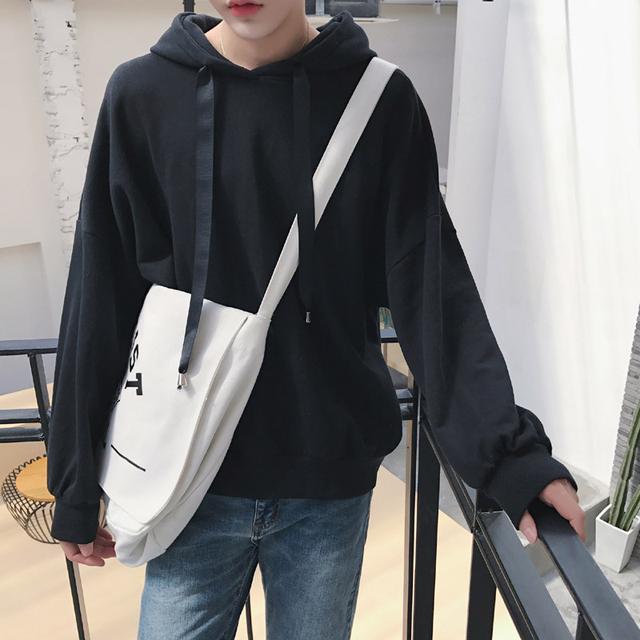 听说男生穿卫衣背影都很帅,是真的哦