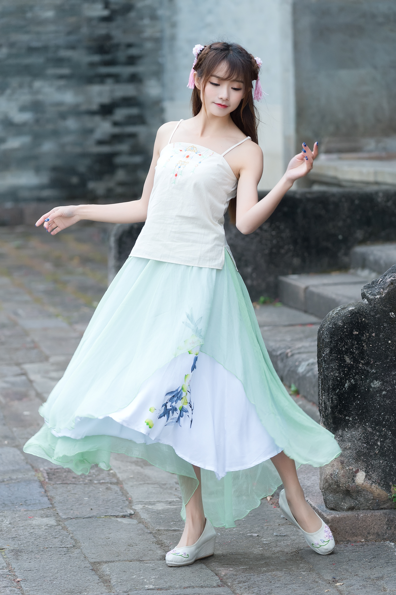 实拍2017春夏新款民族风绣花复古吊带打底背心肚兜 浅黄色 xl