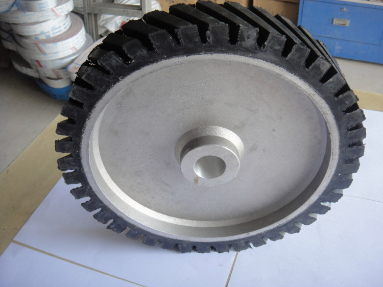 铝芯斜纹橡胶轮 砂带机橡胶轮 抛光机轮砂带套轮 直径300*50*32mm