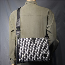 Hong Kong Duty Free New Chained Mens Single Shoulder Bag Casual Japan-ROK Skew Satchel Bag 100 Ride Wave Locomotive Bag