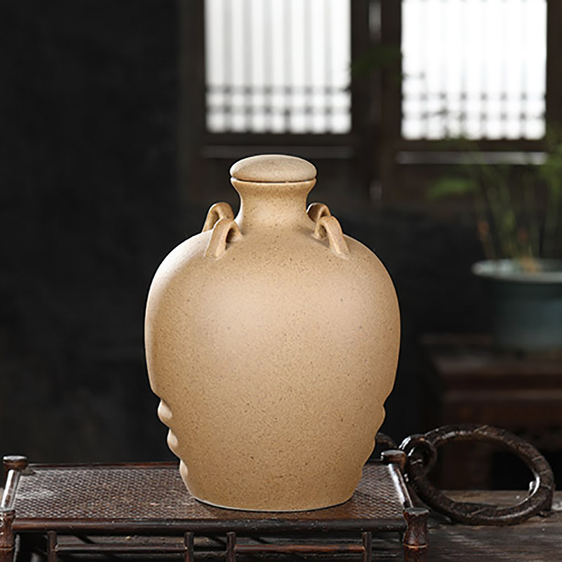 Jingdezhen ceramic seal bottle is empty bottles of 1 kg, 3 kg, 5 kg is equipped with four ear cover frosted jars retro hip flask