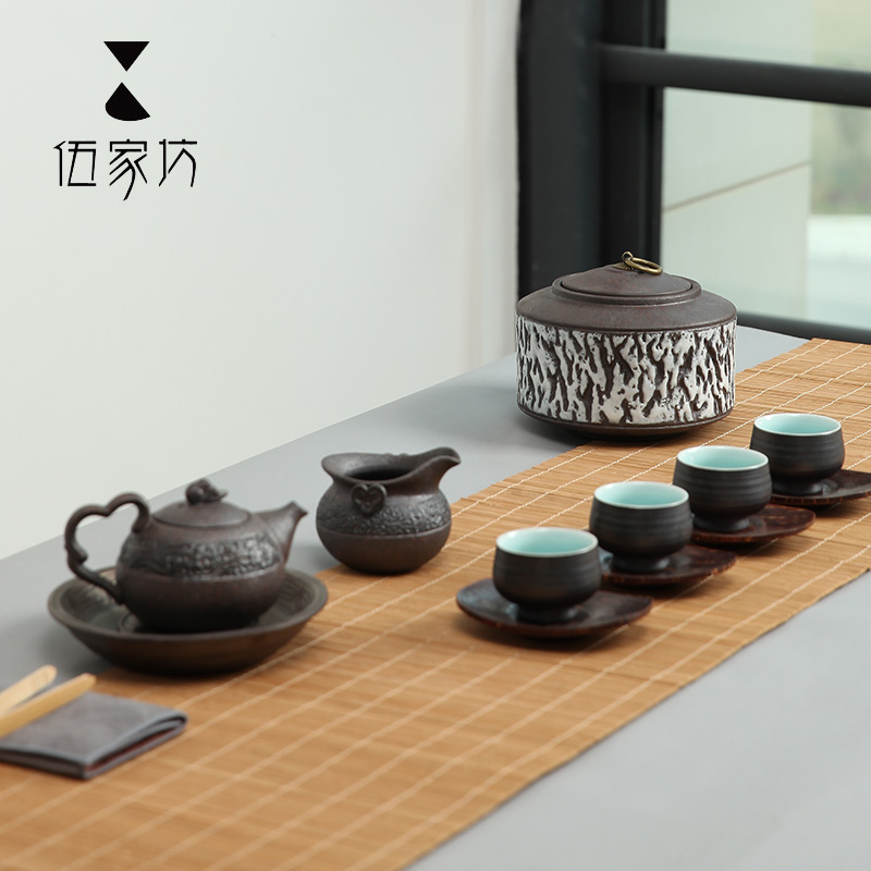 The Wu family fang element in the ceramic seal caddy fixings large ceramic pot store receives the pu 'er tea pot and tea