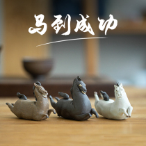 The twelve horses to the success of the zodiac horse tea pet small ornaments pen drag tea table pure handmade boutique can raise personality cute