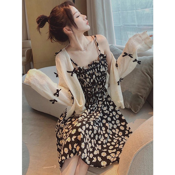 Large size 2025 summer new style design chic little daisy suspender dress anti-canceling cardigan top two-piece set
Large size 2025 summer new style design chic little daisy suspender dress anti-canceling cardigan top two-piece set
