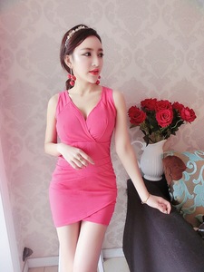 Sexy sweet on the mirror sleeveless slim open back deep V low chest nightclub dress