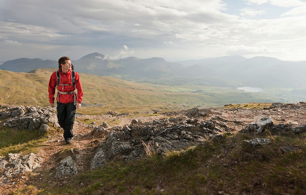 户外旅行穿合适冲锋衣去耍帅,简直酷毙了
