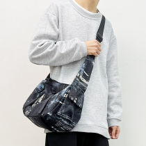 Personality graffiti shoulder bag men and women fashion print Street messenger bag tooling couple shoulder bag student school bag tide