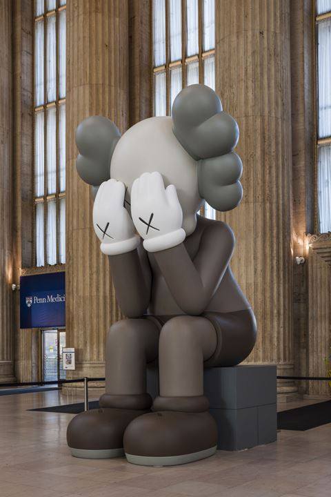 kaws公仔 潮牌kaws香港海港城设计师手办公仔收藏摆件