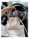 Julia Courier Niche 오리지널 자수 버킷 가방 가방 여자 2025 새로운 트렌디 컴퓨터 One Shoulder Crossbody Bag Julia Courier Niche 오리지널 자수 버킷 가방 가방 여자 2025 새로운 트렌디 컴퓨터 One Shoulder Crossbody Bag