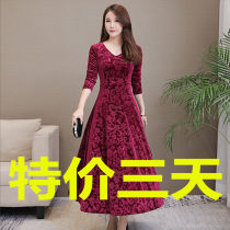 Gold velvet V neckline dress woman 2022 spring autumn new large swing length dress with long sleeves big code to be thin and underskirt