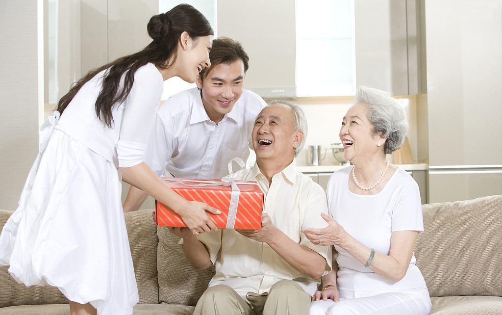 孝敬父母,送爸妈的保健品还得走心