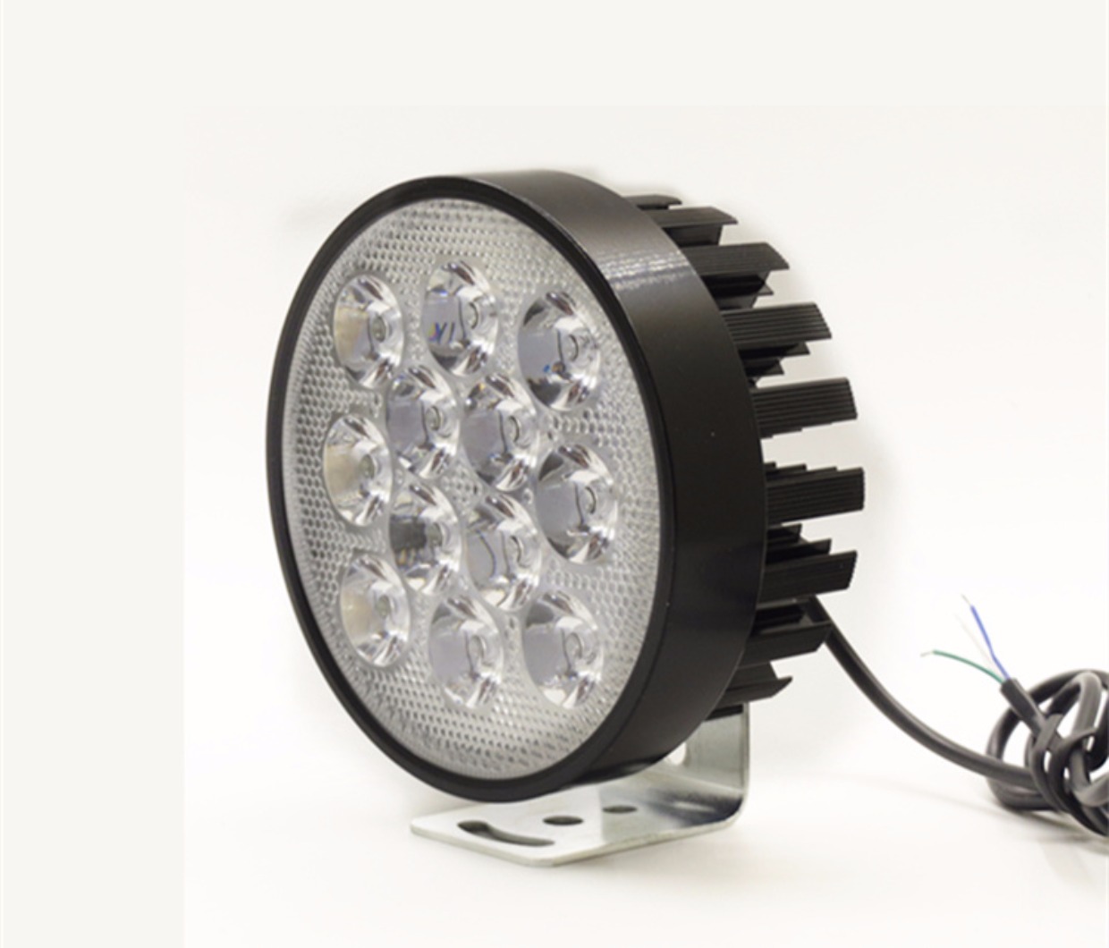 车灯外置摩托车超亮led大灯强光爆闪12v48v60v72v通用_双氙车灯改装网