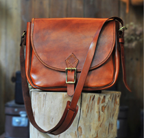 Vintage handmade leather goods American retro vegetable tanned leather shoulder bag motorcycle to work commute retro postman shoulder bag