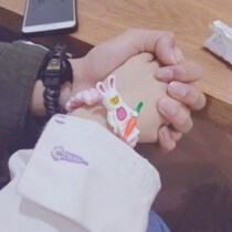 Douyin has a small ancestor head rope net red small leather case to send her boyfriend to a pair of leather cases