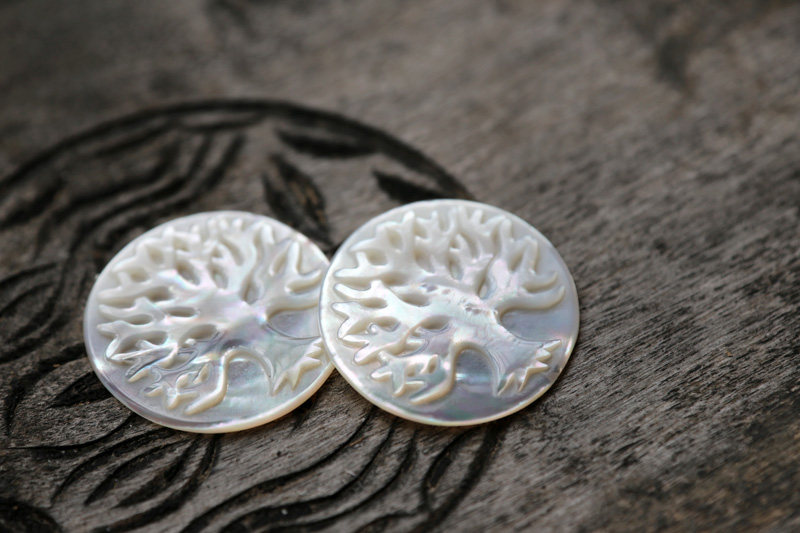 贝壳diy饰品配件材料 天然白蝶贝 贝壳雕花 浮雕生命树牌子 吊坠