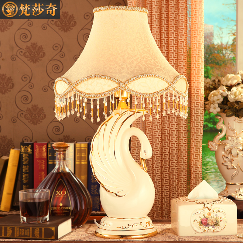 Swan European ceramic desk lamp luxurious sitting room bedroom berth lamp wedding gift to send brother sister - in - law wedding celebration of lamp