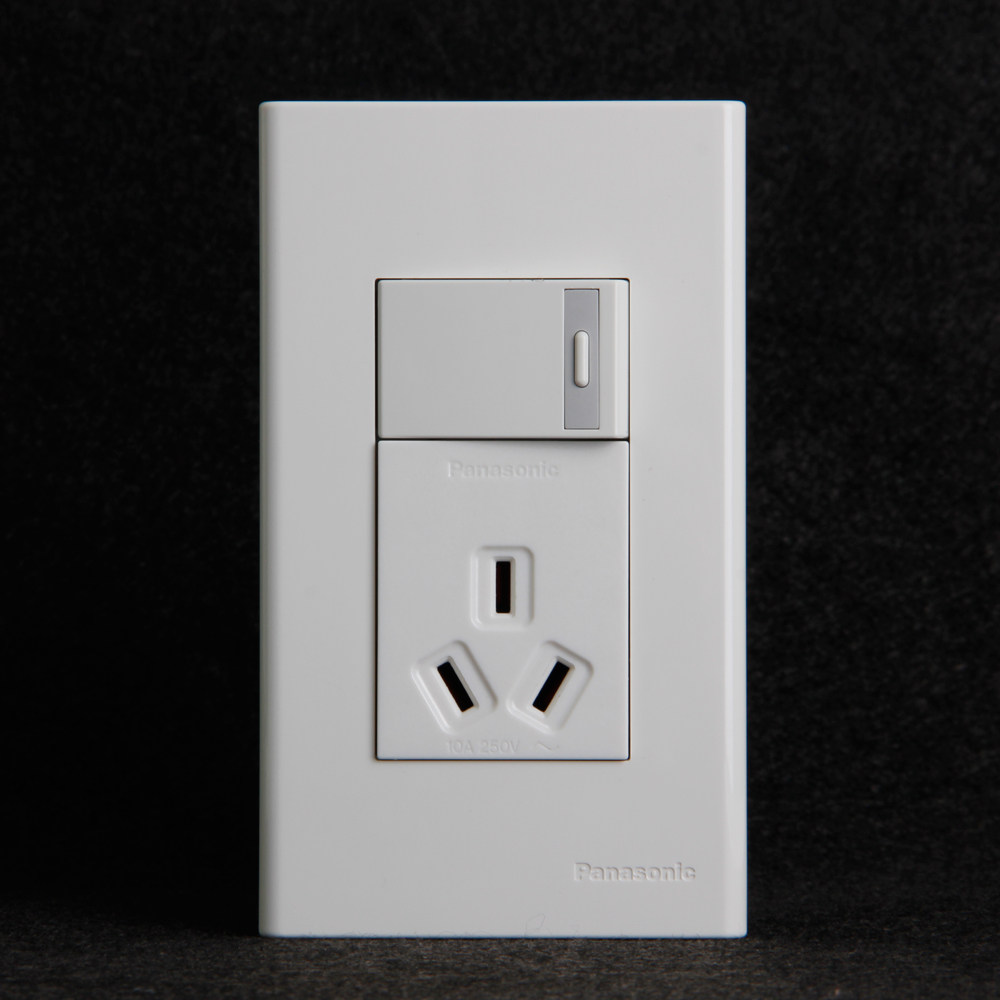 松下开关插座面板120型宏彩系列带开关插座一开三孔10a插座 we601