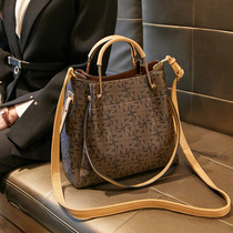 ITSK womens bag 2021 New Tide autumn and winter Joker shoulder Cross bag bag female foreign style leather bucket bag