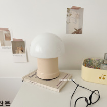 Dream home Korea ins decorative mushroom lamp Vintage modern bed and breakfast vintage bedroom bedside lamp