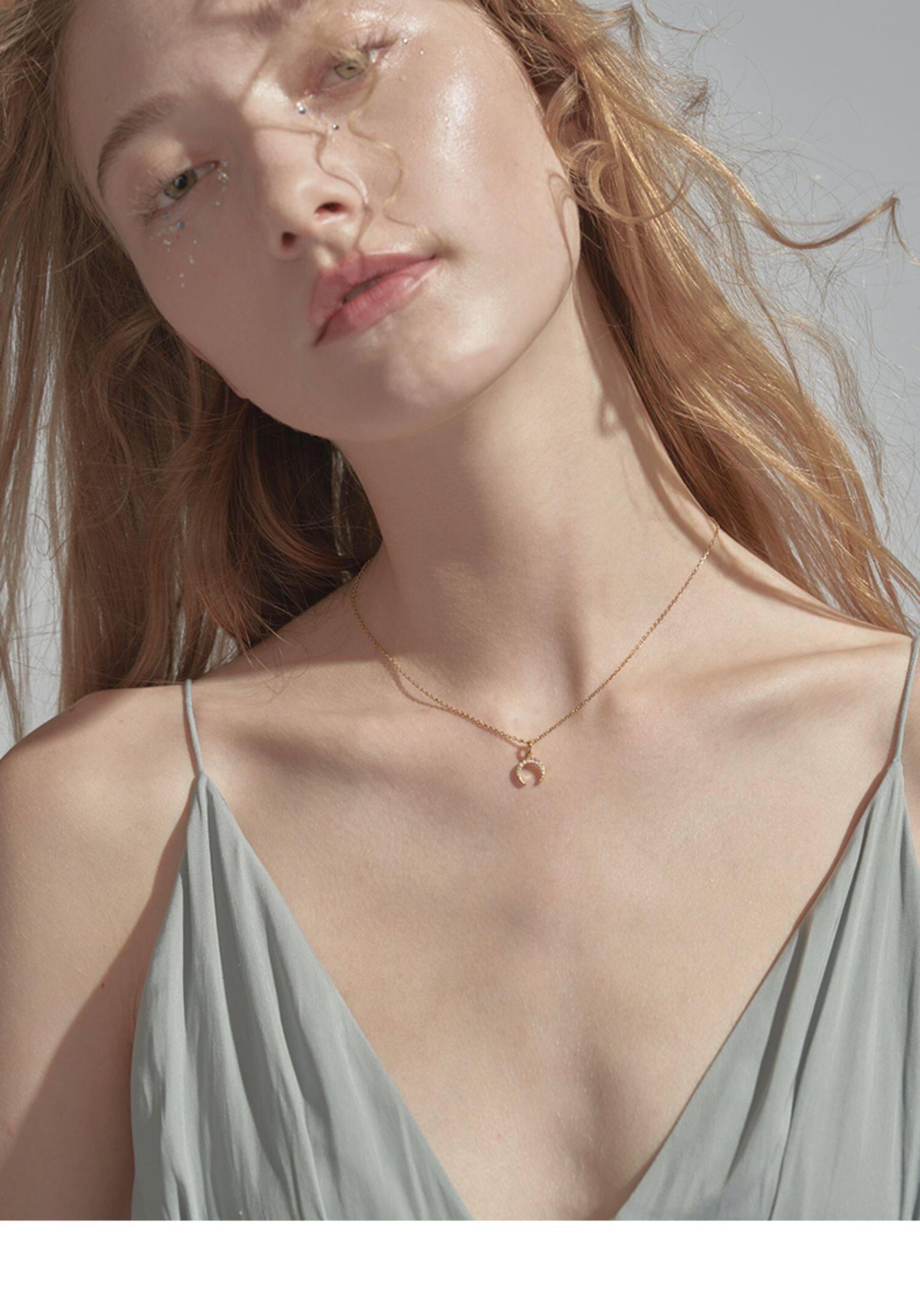 terra月牙月亮项链女通勤百搭小众设计感ins网红简约14k金锁骨链