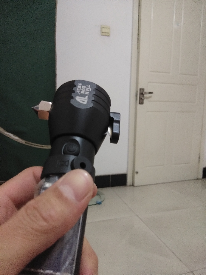 多功能安全锤手电筒试用么样到底好不好可以通用吗,两款产品使用评测,第6张 多功能安全锤手电筒试用么样到底好不好可以通用吗,两款产品使用评测,第6张